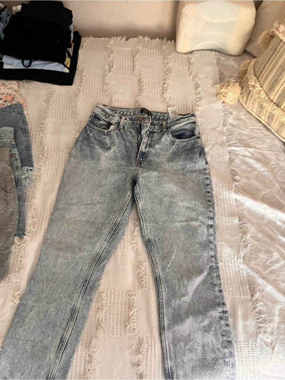 Abercrombie & Fitch High-Rise Acid Wash Jeans - Light Gray